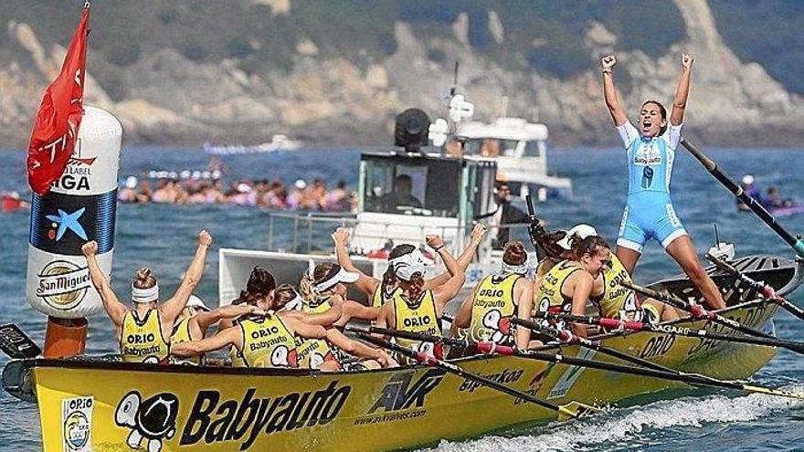 Corona y broche de oro para Orio