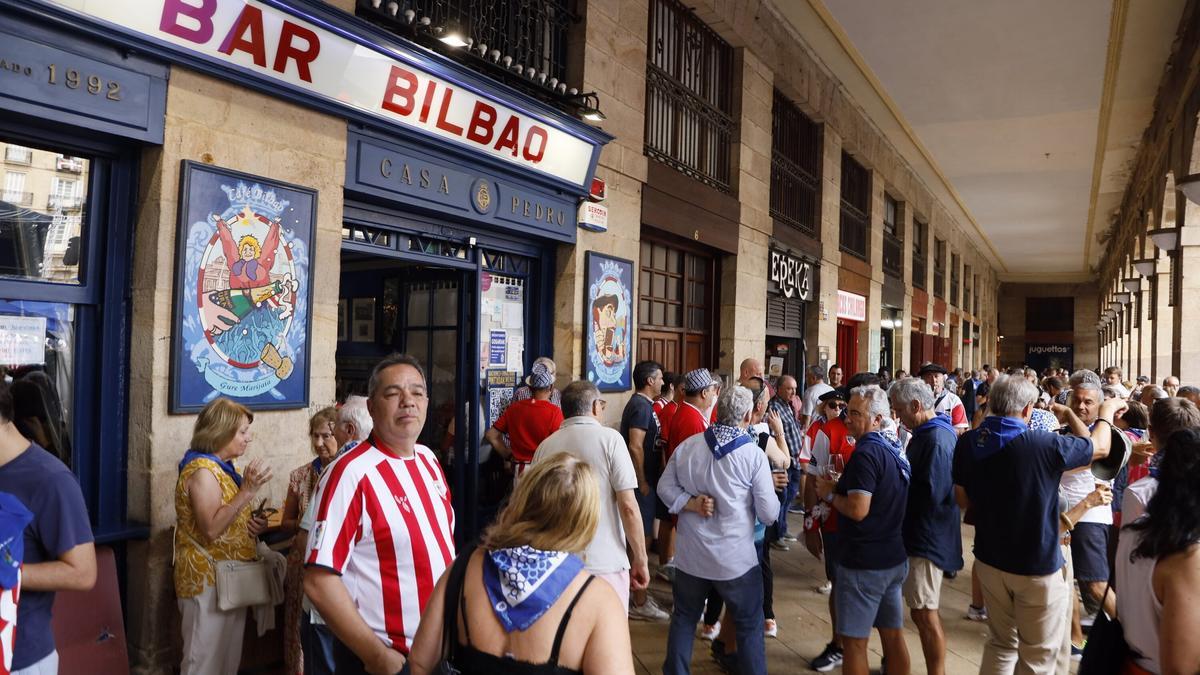 La Plaza Nueva es uno de los espacios por excelencia a la hora del vermú.