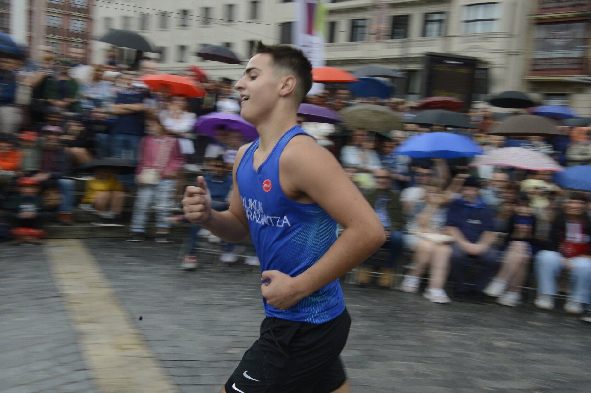 En fotos: herri kirolak en la plaza del Arriaga