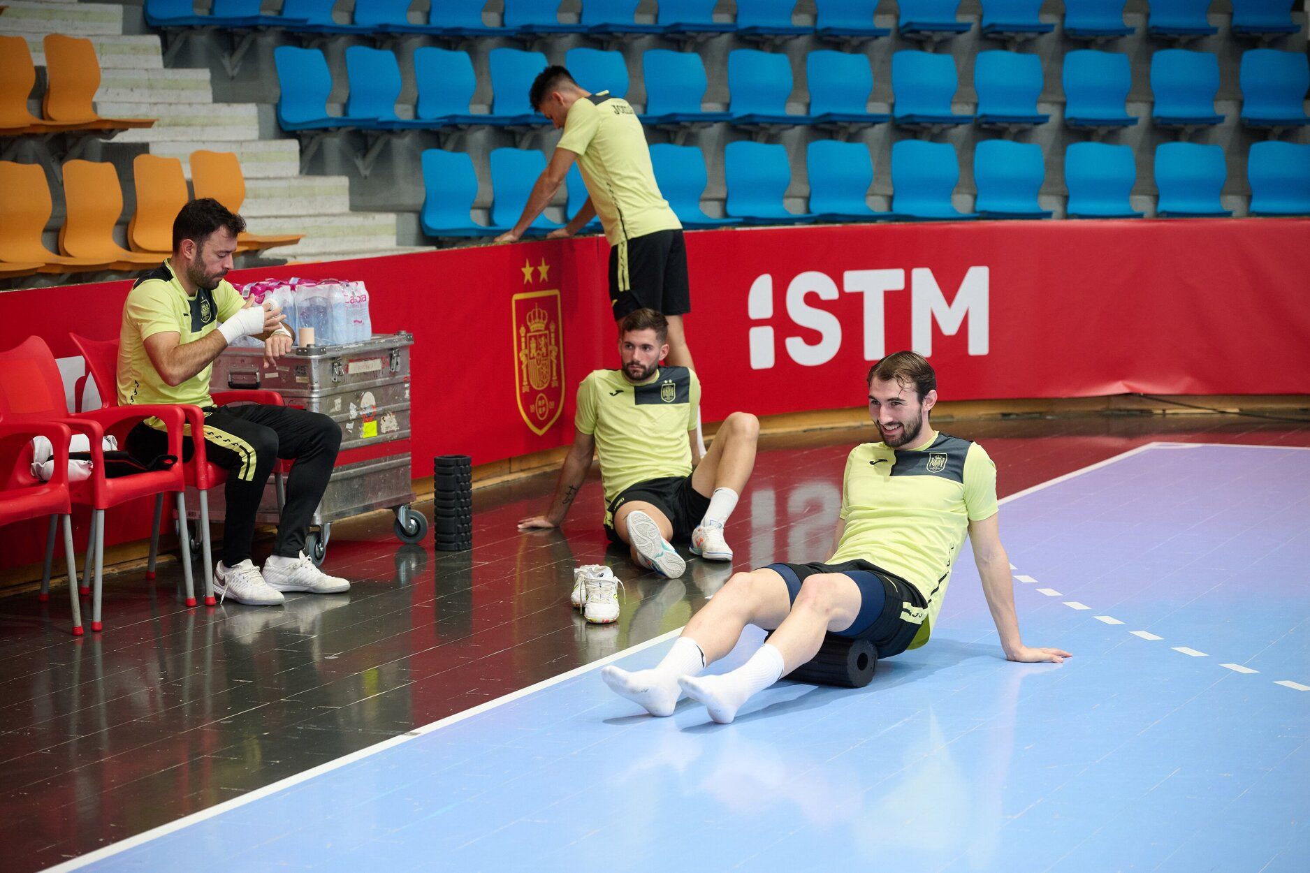 Fotos del entrenamiento de la selección española de fútbol sala en el pabellón Anaitasuna