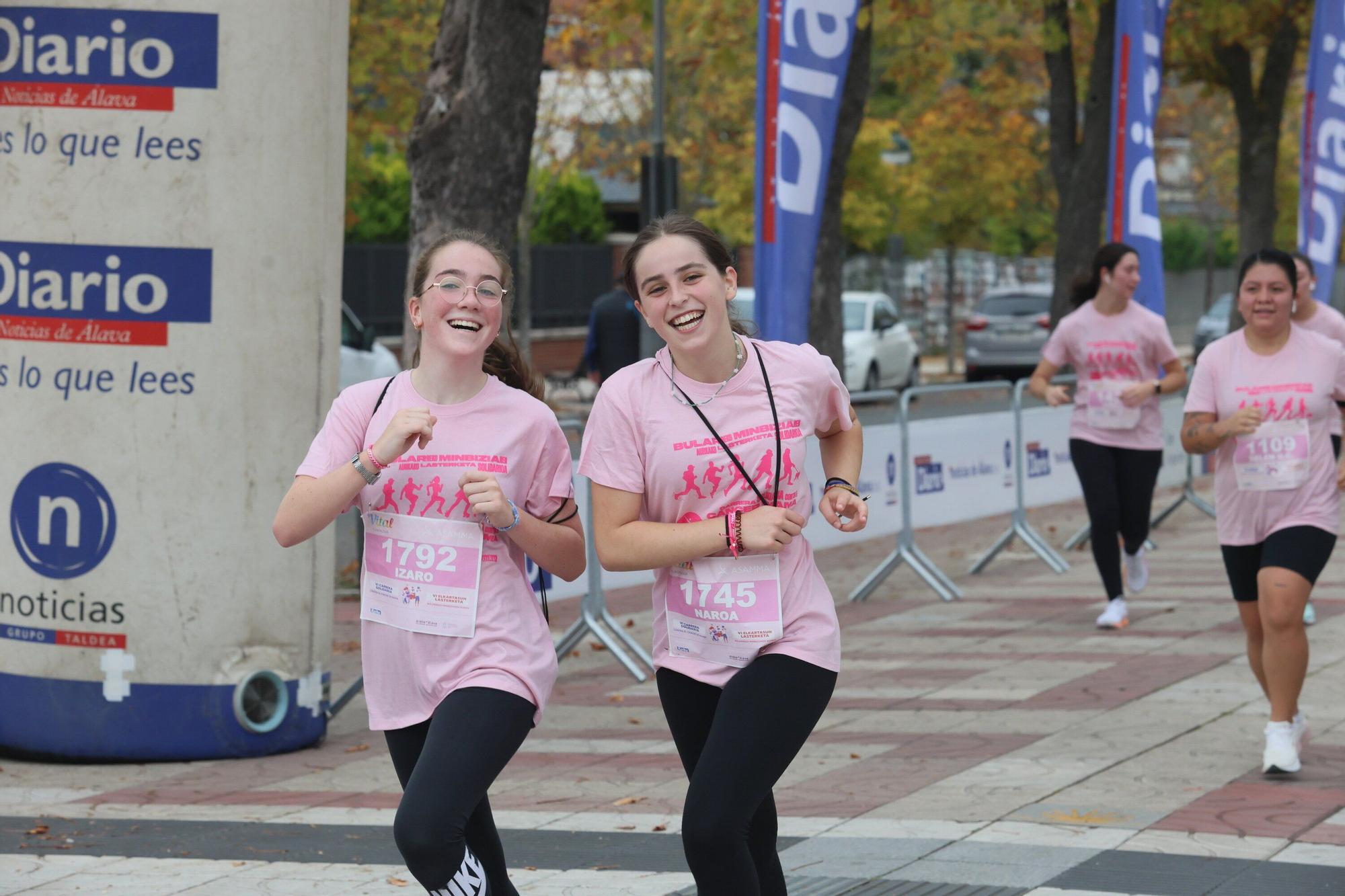 En imágenes: Vitoria se vuelca con la VI Carrera Solidaria contra el Cáncer de Mama