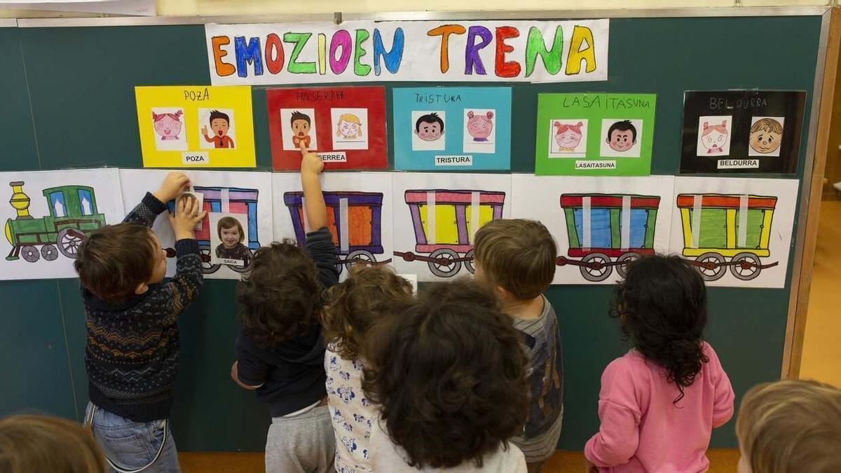 Escolares de Hegoalde, en una actividad del programa Skolae.