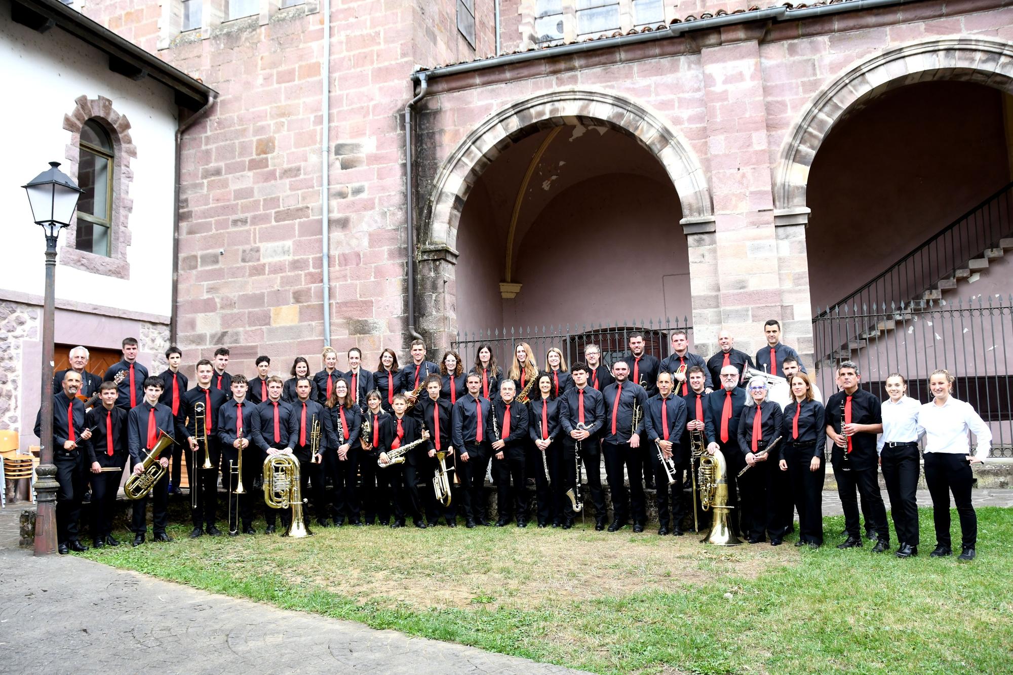 Día de aitetxis y amatxis en Elizondo con concierto de la Banda Recreo