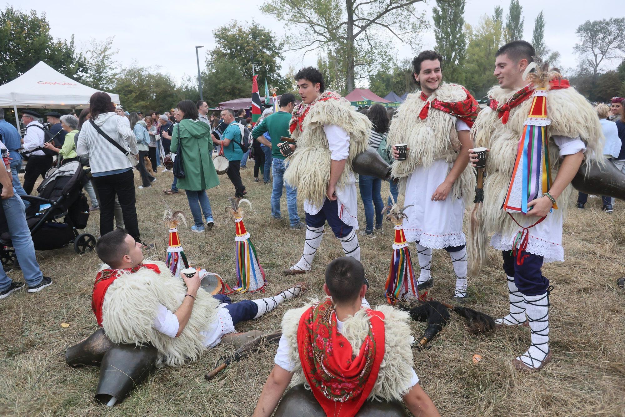 En imágenes: Las campas de Olarizu se llenan de fiesta