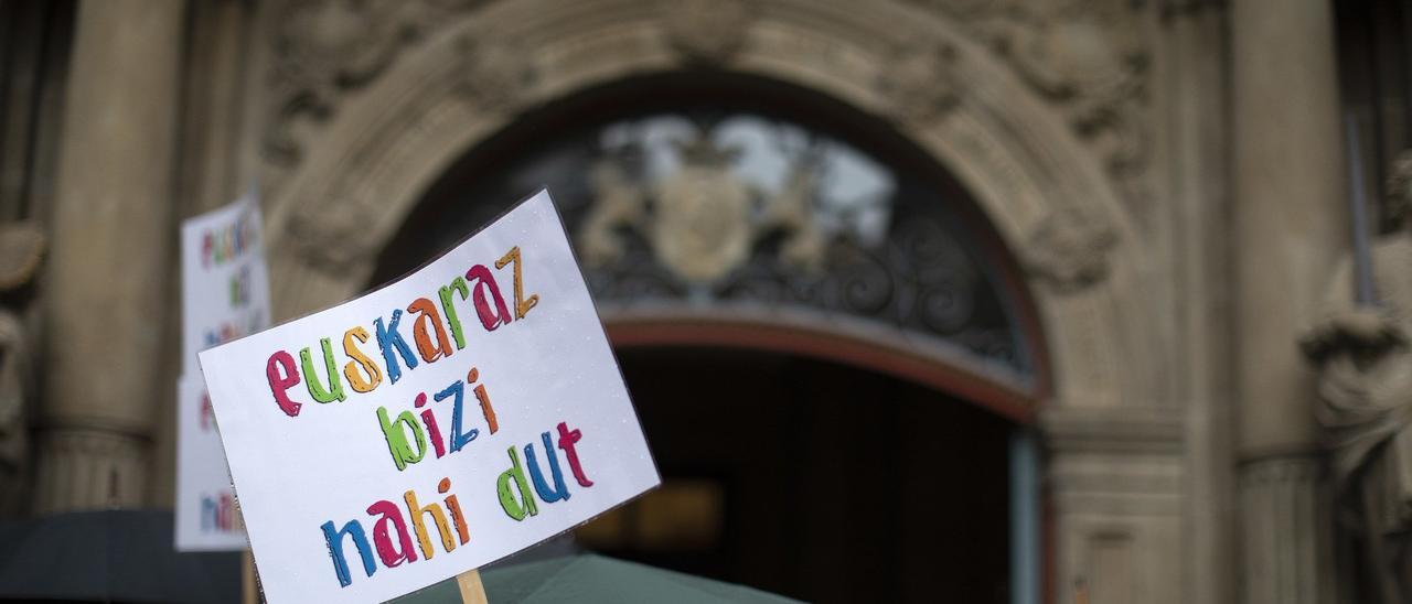 Perfil bilingüe en el Ayuntamiento de Iruñea