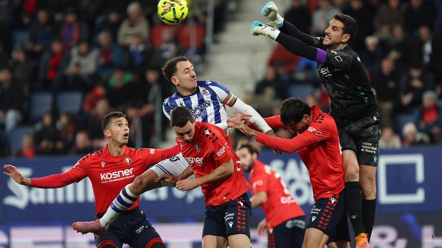 Osasuna se hunde en El Sadar