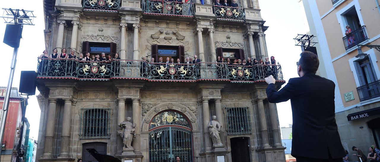 Ópera en los balcones del Ayuntamiento de Pamplona