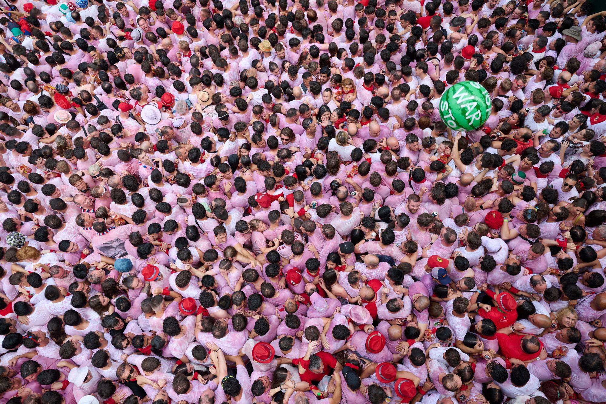 Fotos del  Chupinazo de San Fermín 2025 en Pamplona: ¡La fiesta más internacional se enciende con un grito solidario por Palestina!