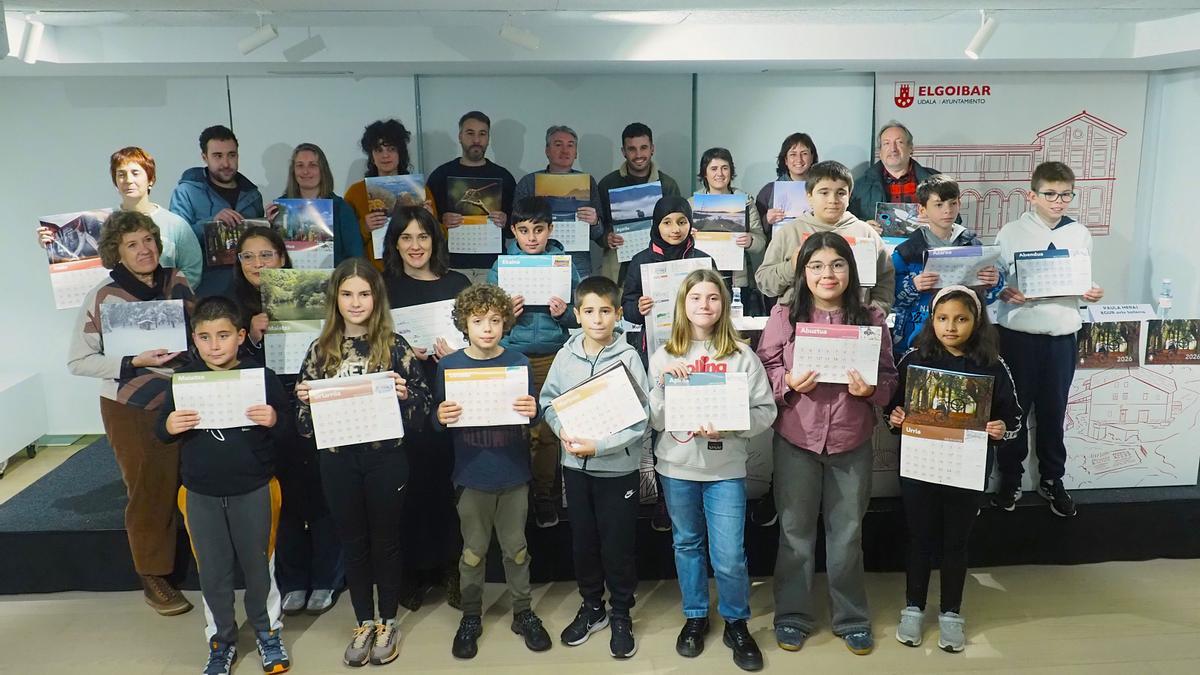 Entrega de los premios a los galardonados en los concurso de fotogafía y dibujos.