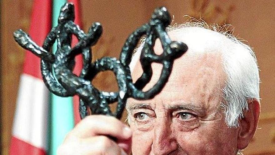 El director de la Banda Municipal de Txistularis de Donostia, José Ignacio Ansorena, se dirige al público en una reciente actuación en el Consistorio de la capital guipuzcoana.