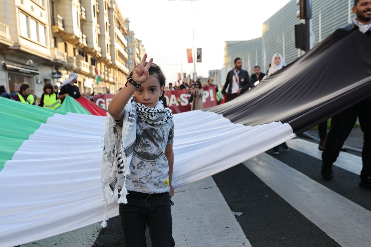 La solidaridad con Palestina llena las calles de Donostia