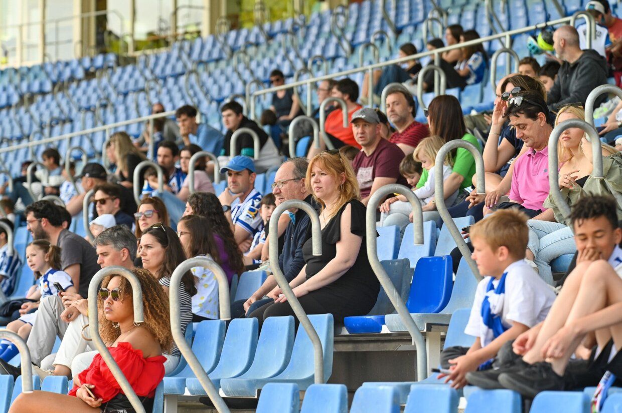 La Real se entrena junto a su afición en Zubieta.
