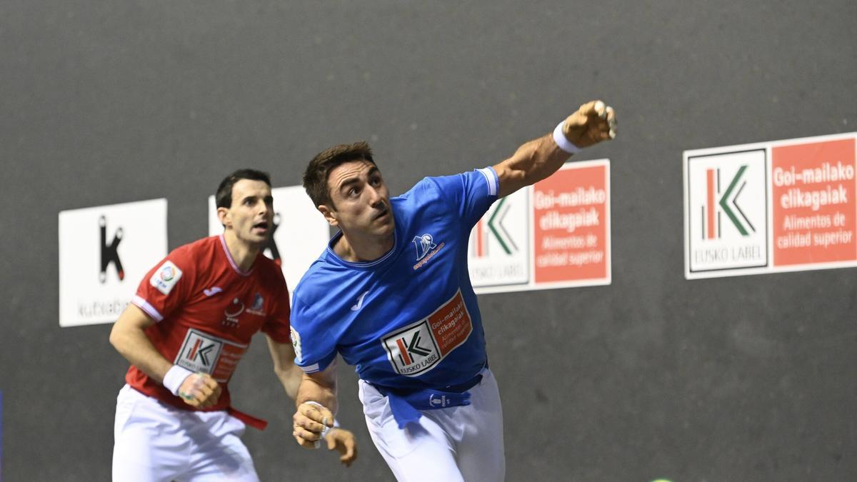 Peio Etxeberria, finalista del Cuatro y Medio por tercera vez consecutiva después de ganar a Altuna III en el Atano III de Donostia.