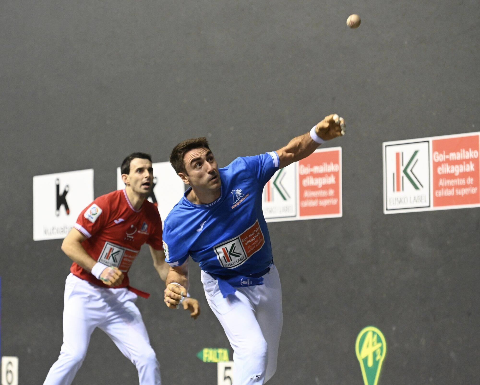 Peio Etxeberria, finalista del Cuatro y Medio por tercera vez consecutiva después de ganar a Altuna III en el Atano III de Donostia.