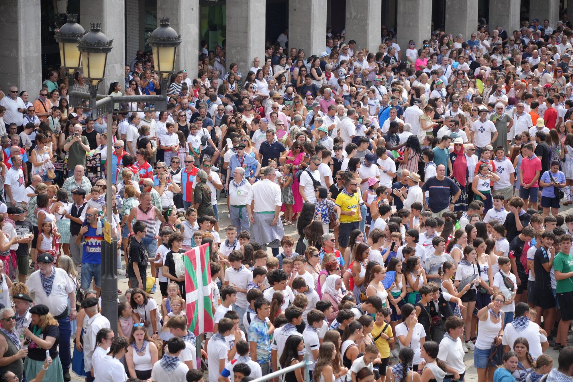 En imágenes: Llodio disfruta del Txupinazo