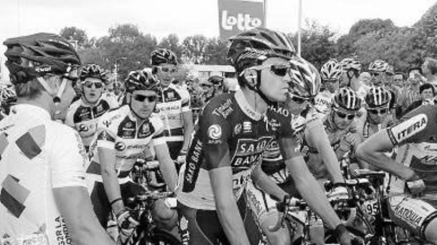 Alberto Contador regresa sin alardes