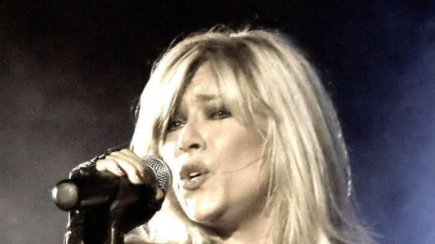 Samantha Fox, expulsada de un avión por insultar a la tripulación