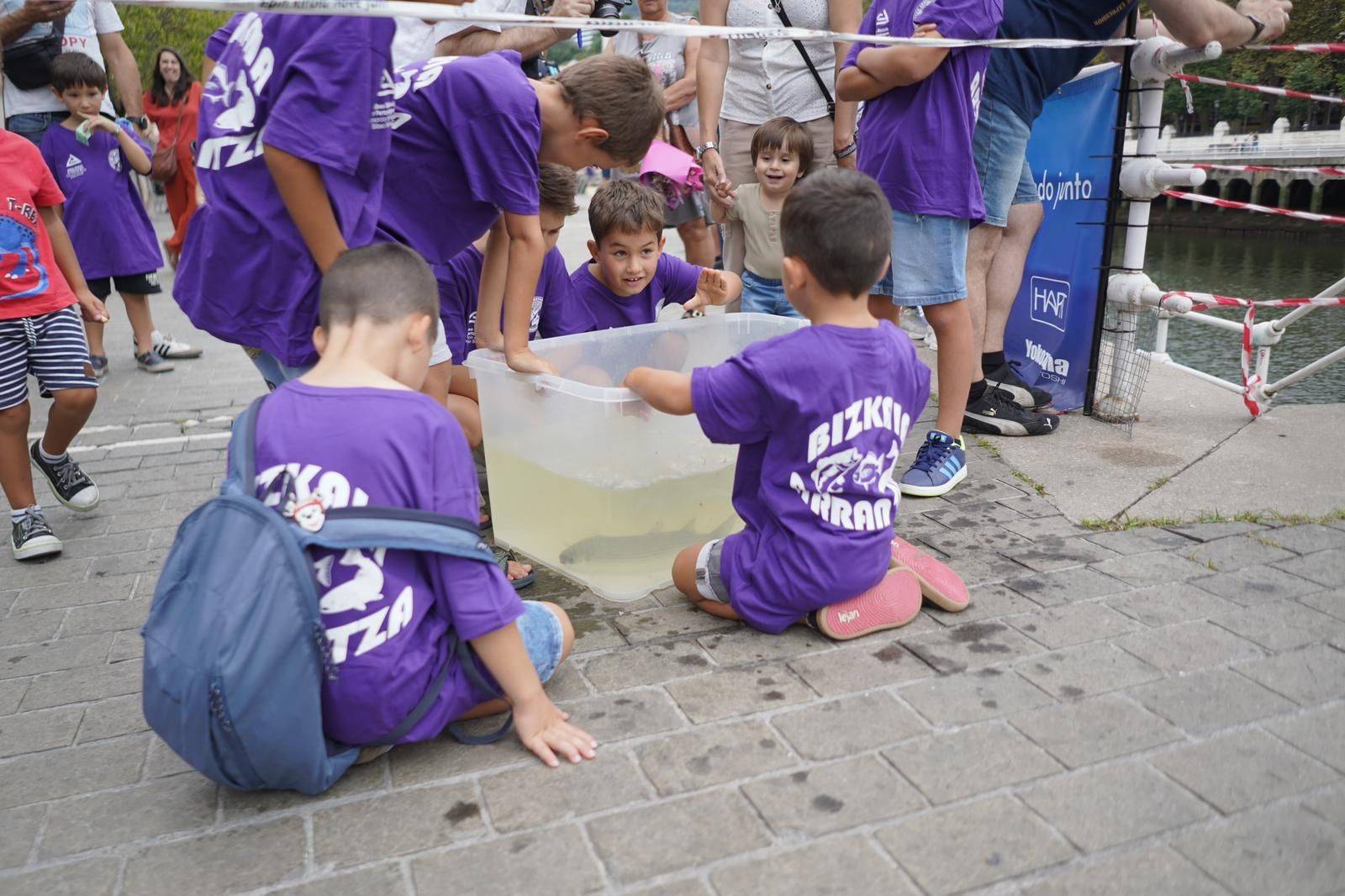 En imágenes: la Escuela de Pesca comienza temporada en Bilbao