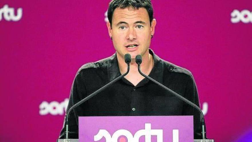 Hasier Arraiz, durante su comparecencia de ayer en la sede de Sortu en Donostia.