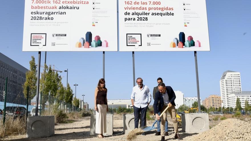 Salburuak alokairuko 162 BOE berri sartuko ditu 2029an eta 700 etxebizitza baino gehiago dira dagoeneko entregatutakoak edo obran daudenak Eusko Jaurlaritzaren eta Udalaren arteko lehen hitzarmenaren emaitzaz