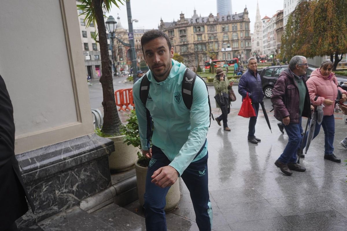Los jugadores del Athletic llegan al hotel de concentración