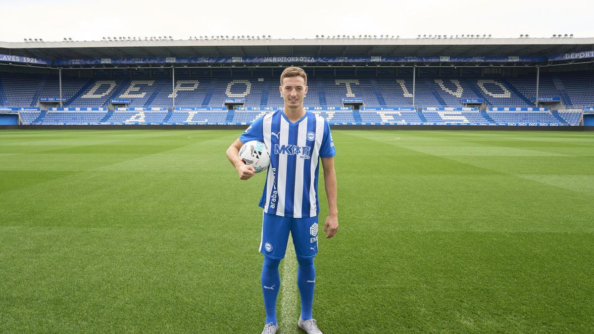 Jon pacheco, en su presentación con el Alavés.