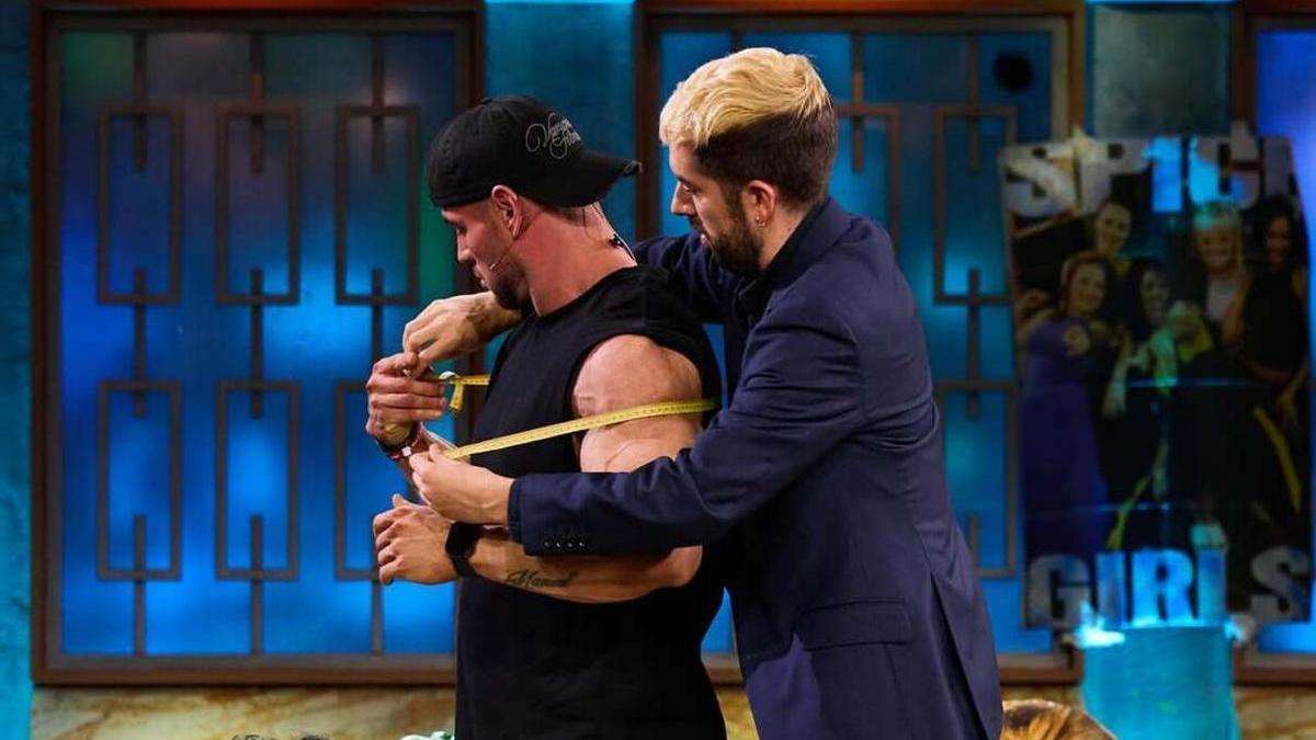 El culturista Josema Beast y David Broncano, ayer en &#039;La Revuelta&#039;