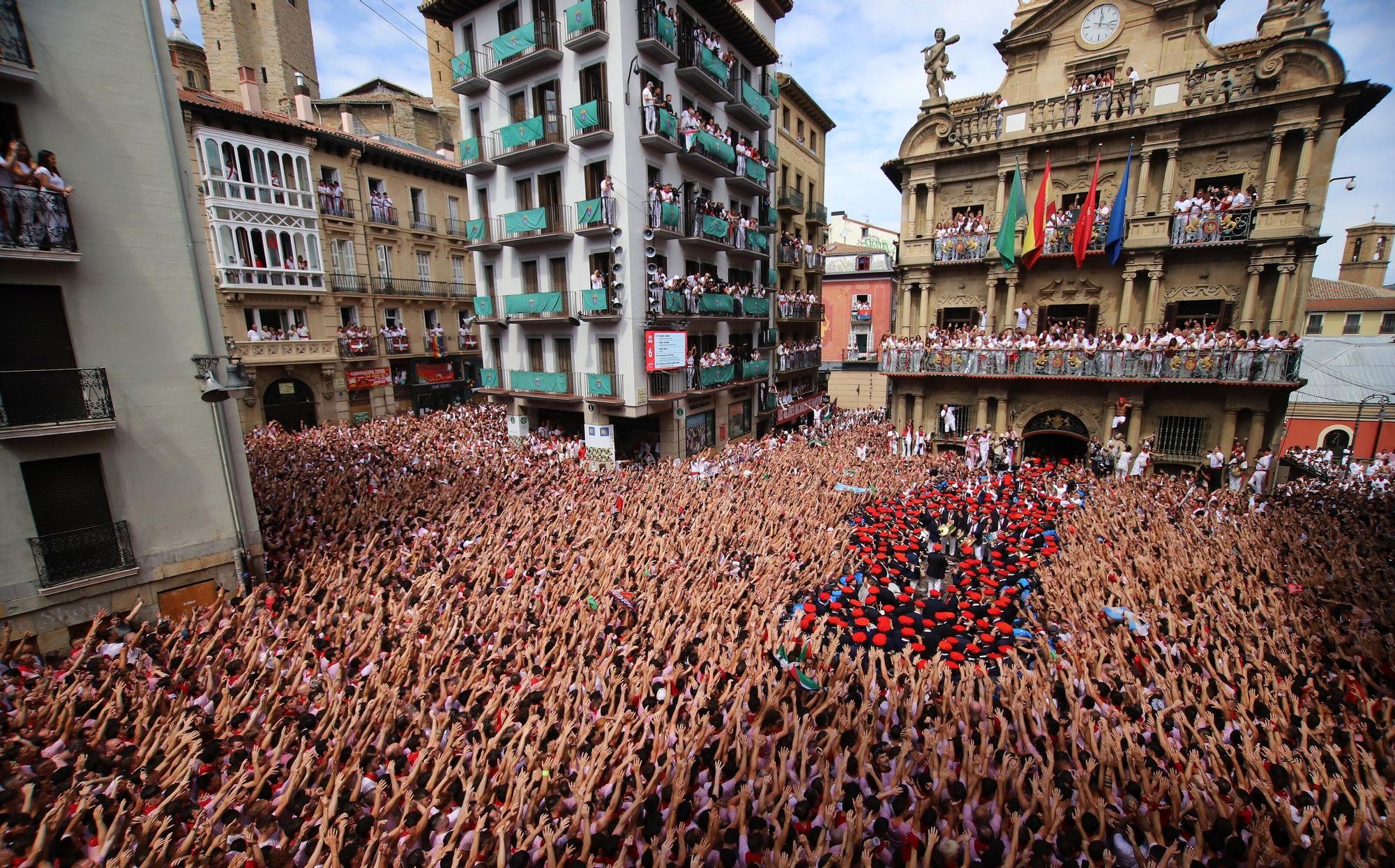 Fotos del  Chupinazo de San Fermín 2025 en Pamplona: ¡La fiesta más internacional se enciende con un grito solidario por Palestina!