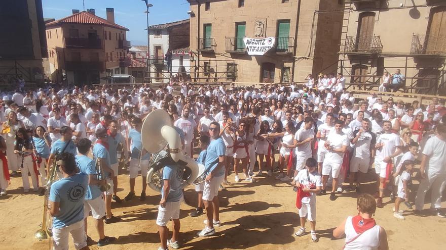 Fotos del cohete de fiestas de Arróniz 2025