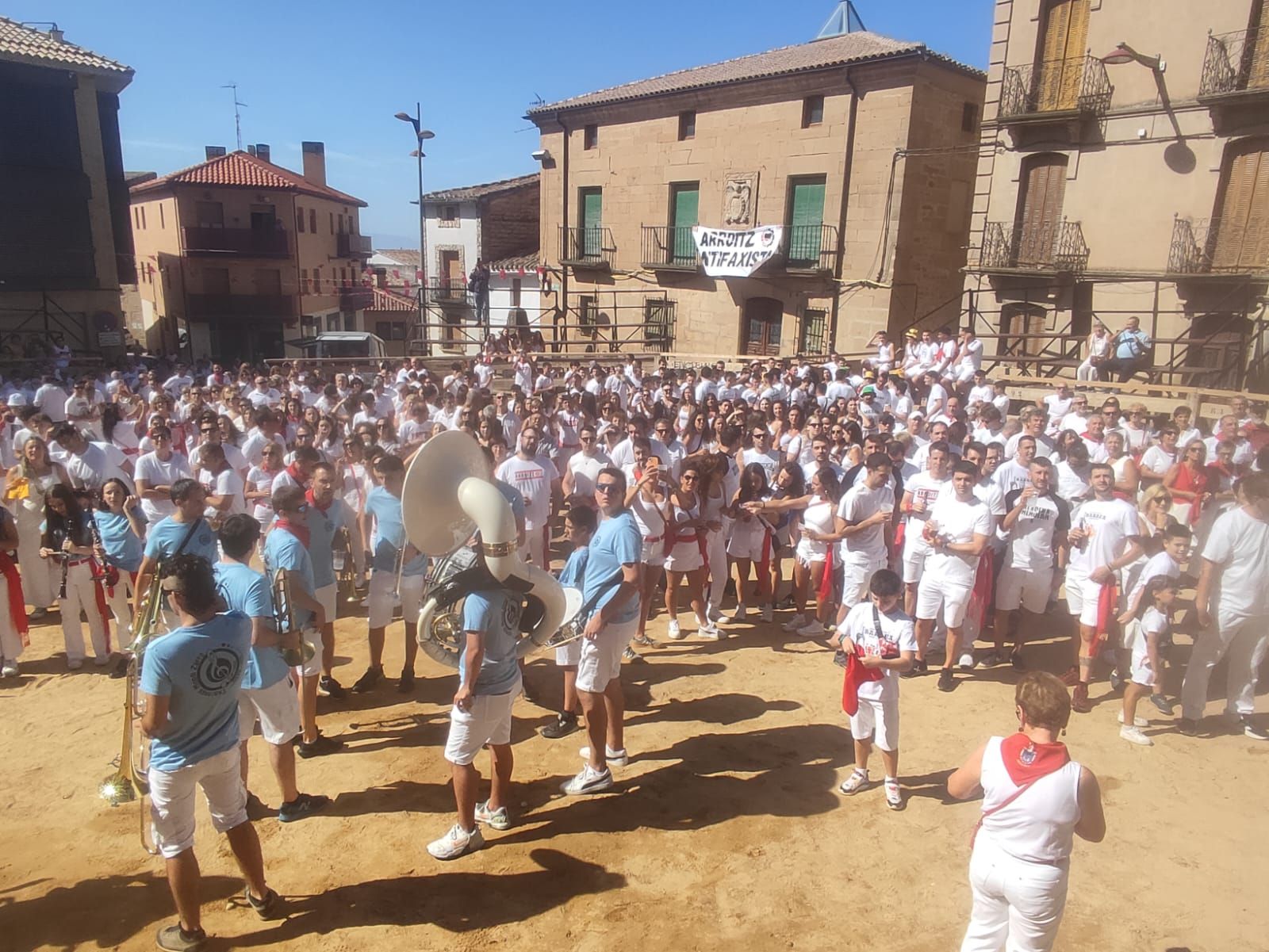 Fotos del cohete de fiestas de Arróniz 2025