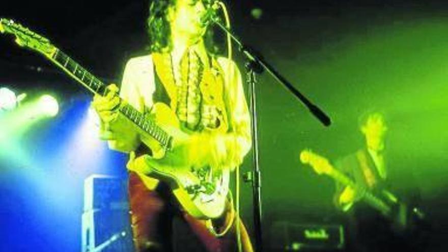 Ezponda, en un concierto al frente de Los Bichos.