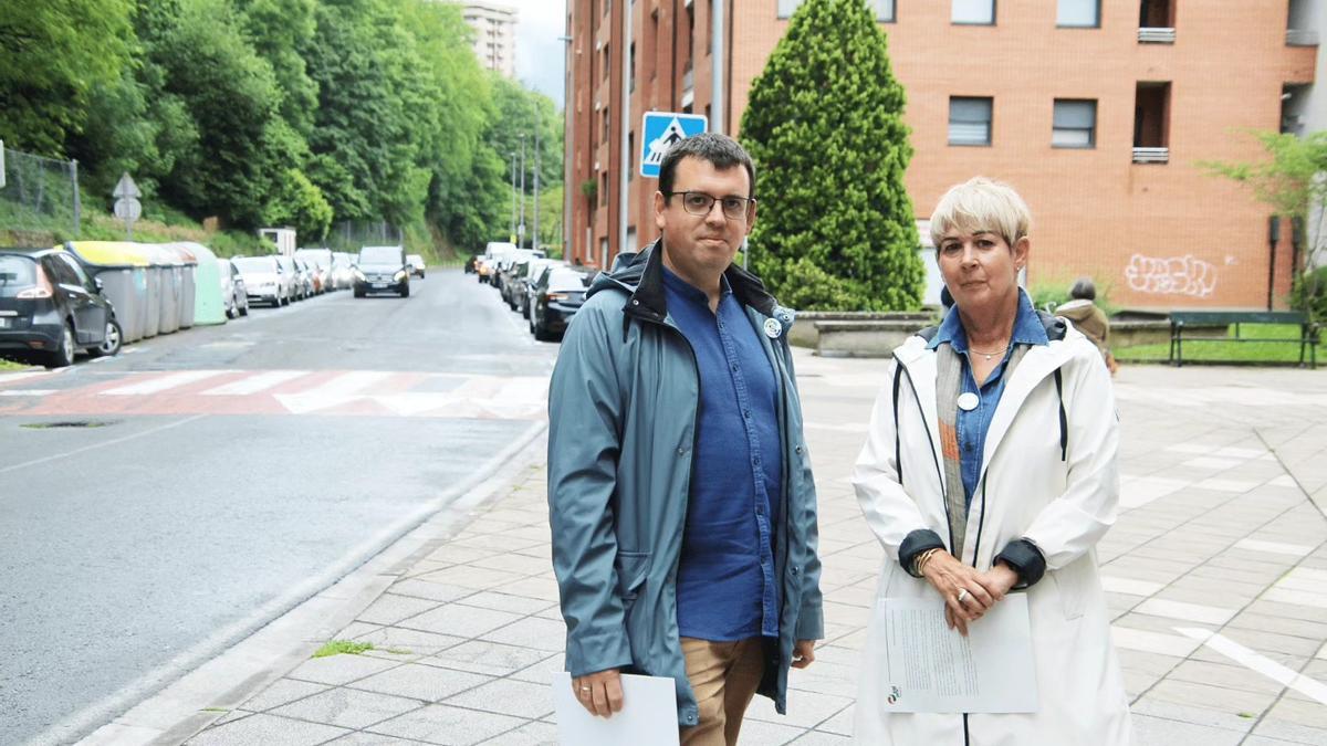 El portavoz jeltzale Ander Garay y la edil Amaia Ceciaga.