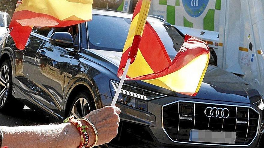 La polémica visita del rey emérito aviva el debate sobre la Corona y las &quot;dos Españas&quot;