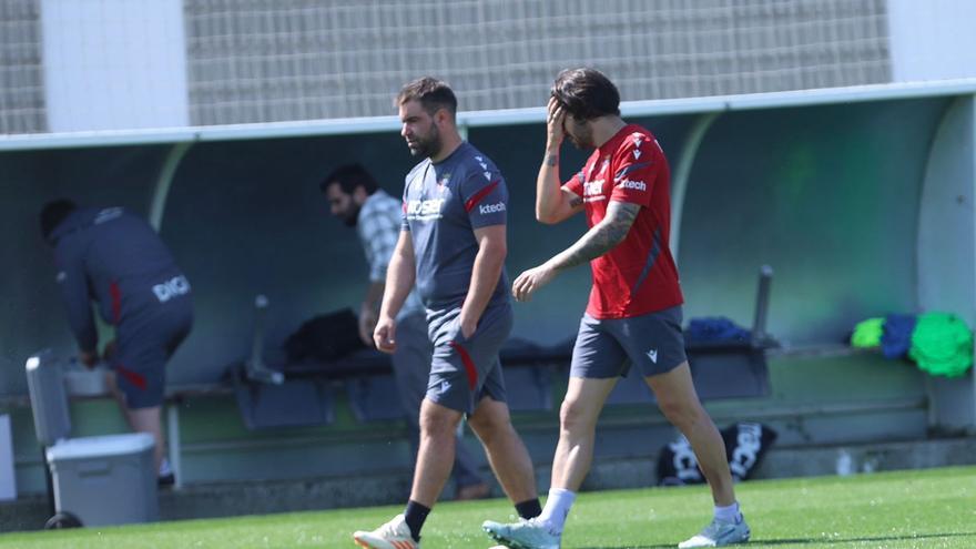 Otro problema para la defensa de Osasuna: Juan Cruz se retira del entrenamiento