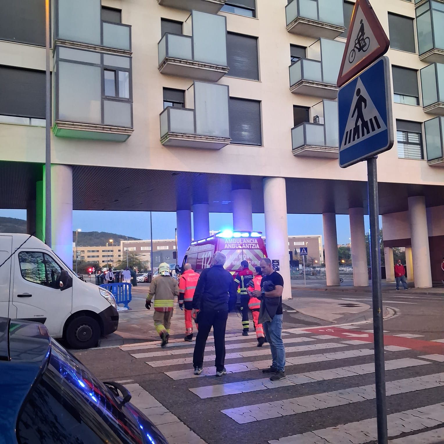 Fotos del incendio en una vivienda de Buztintxuri