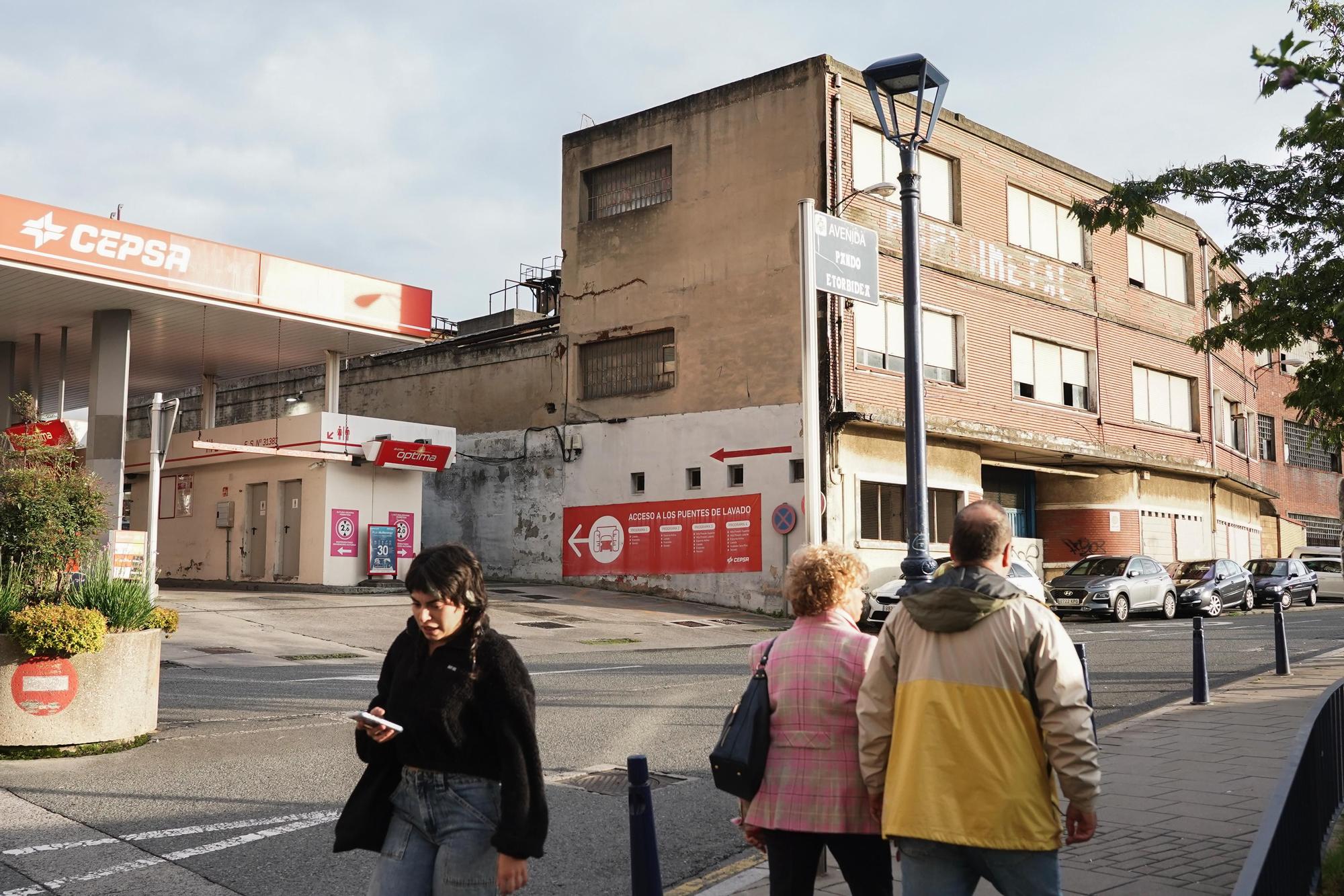 En imágenes: desalojan una fábrica abandonada de Portugalete