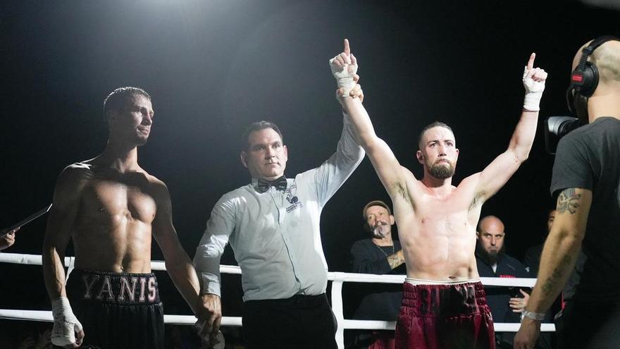 Sandor Martín se catapulta hacia una nueva oportunidad mundialista tras ofrecer una clase magistral de boxeo en un repleto Bilbao Arena