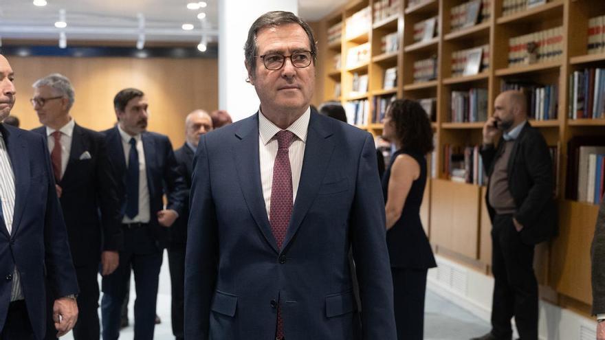 Garamendi aplaude el rechazo al nuevo registro horario y acusa a Trabajo de “invasión de la intimidad”