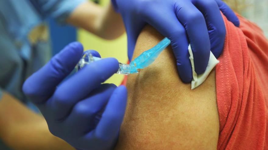 El virus de la gripe continúa en ascenso en Euskadi y Navarra