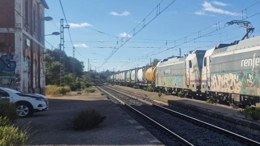 Un tren con mercancías peligrosas se queda averiado en Biurrun-Olcoz