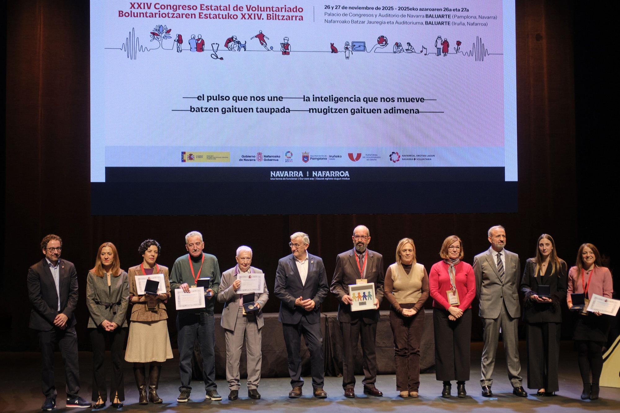 Fotos de la entrega de entrega de la Distinción Persona Voluntaria de Navarra al cirujano pediátrico Carlos Bardají