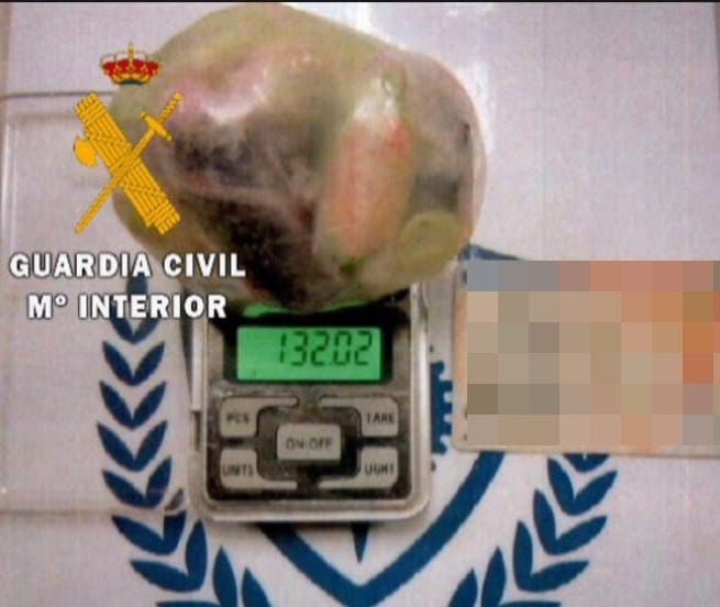 Droga guardada en un preservativo.
