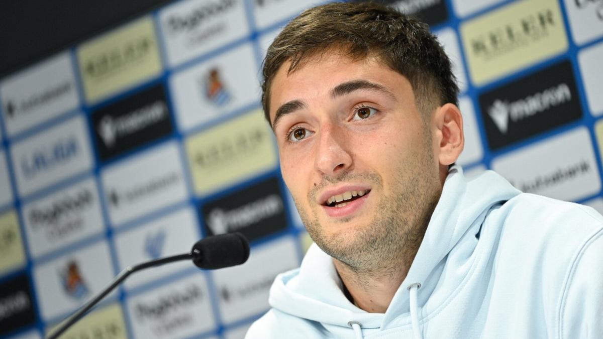 Jon Gorrotxategi, durante su rueda de prensa.
