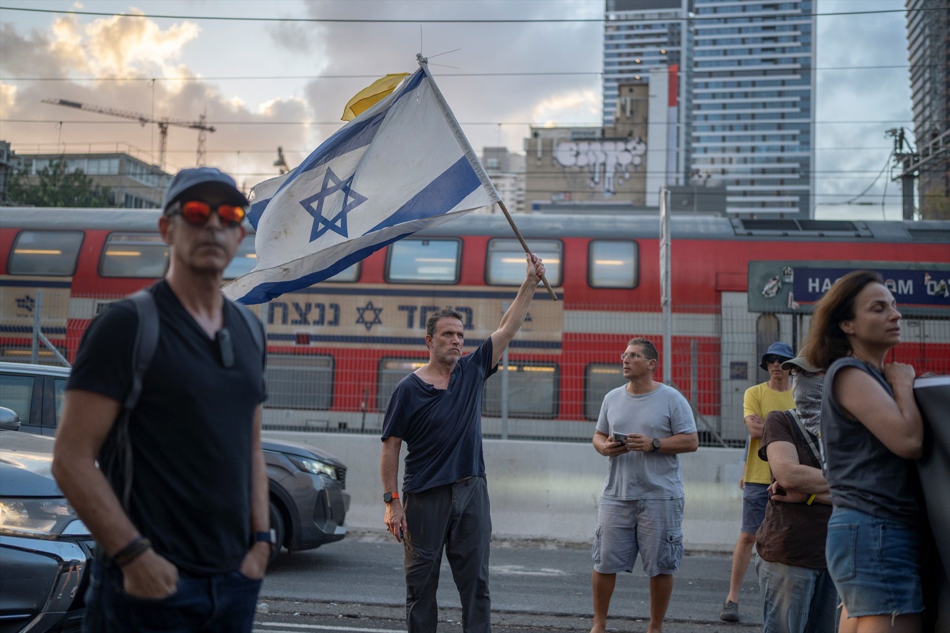 Manifestantes israelíes toman las carreteras para pedir un acuerdo en Gaza