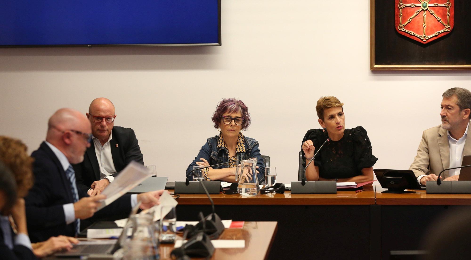 Fotos de la comparecencia de María Chivite en el Parlamento para explicar los informes de la OANA
