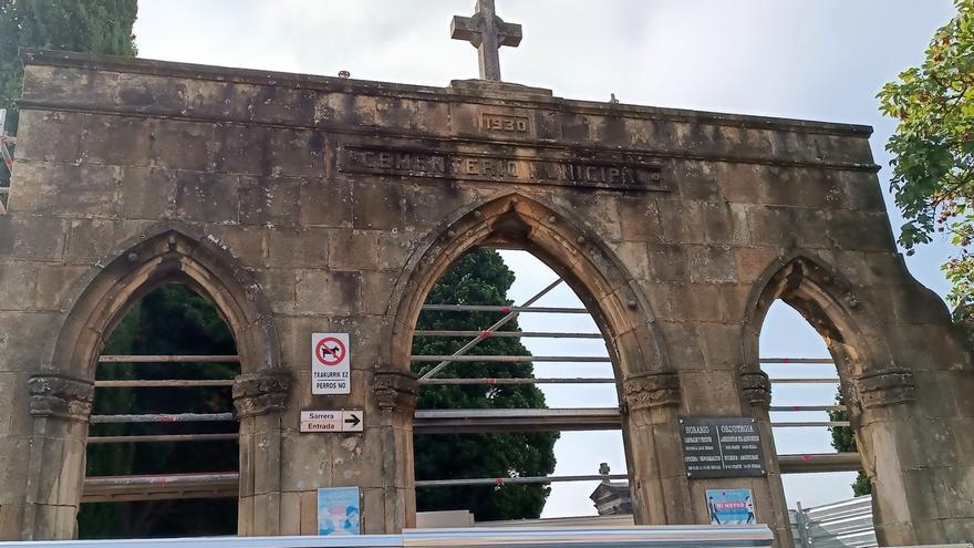 Santurtzi restaura la portalada del cementerio