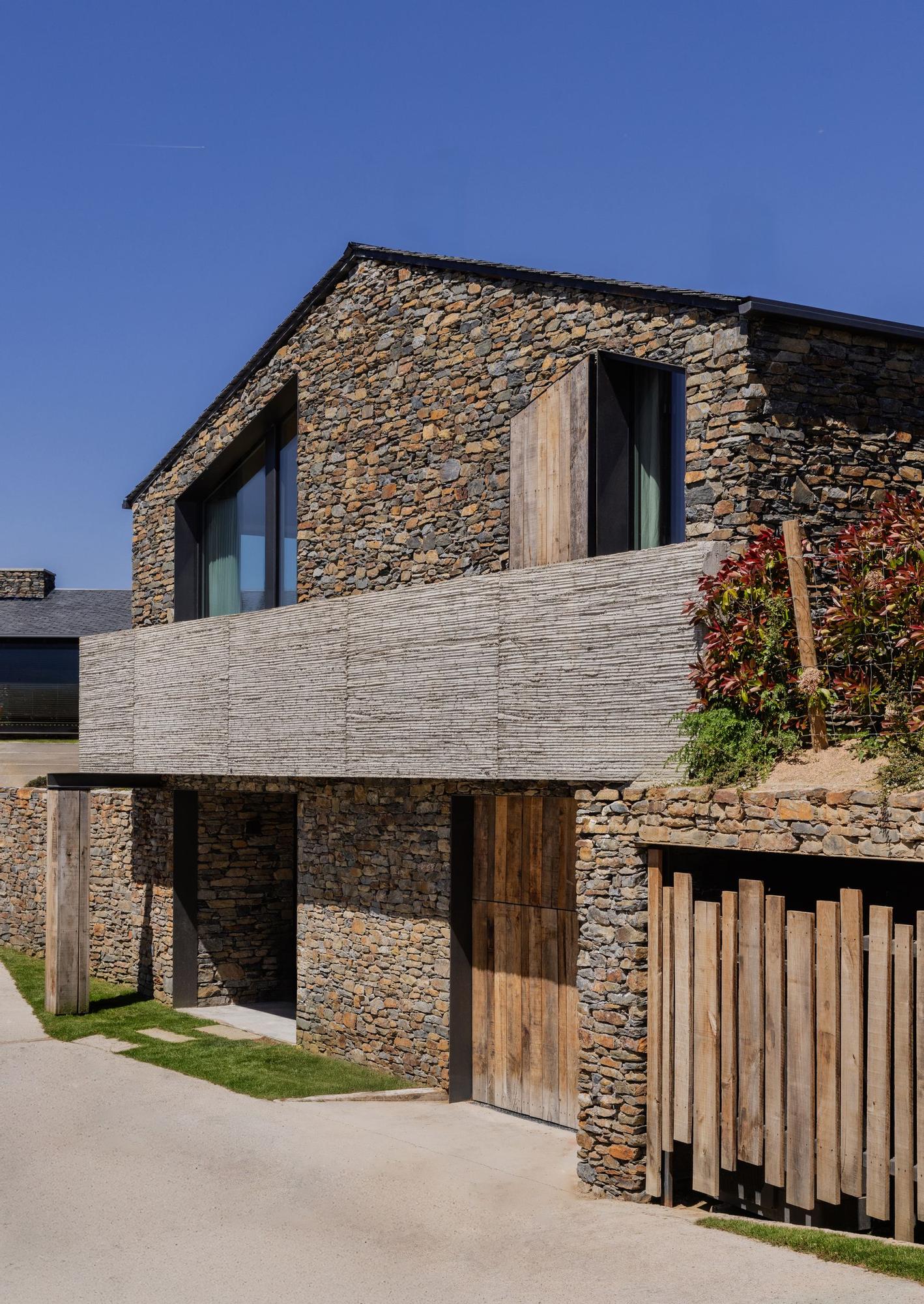 En imágenes: Una vivienda que fusiona naturaleza, lujo y sobriedad