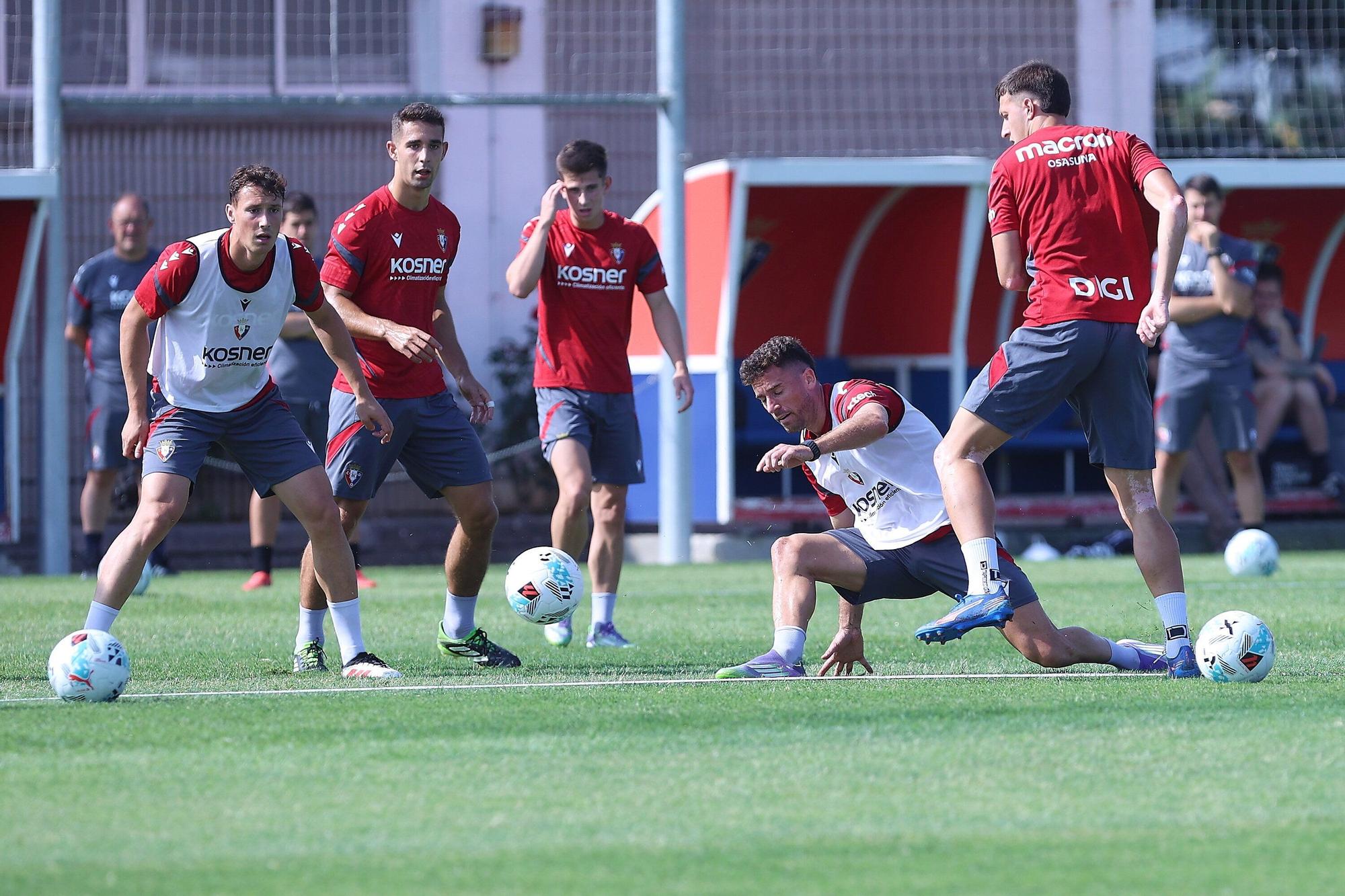 Osasuna se entrena en Tajonar tras la victoria ante el Valencia