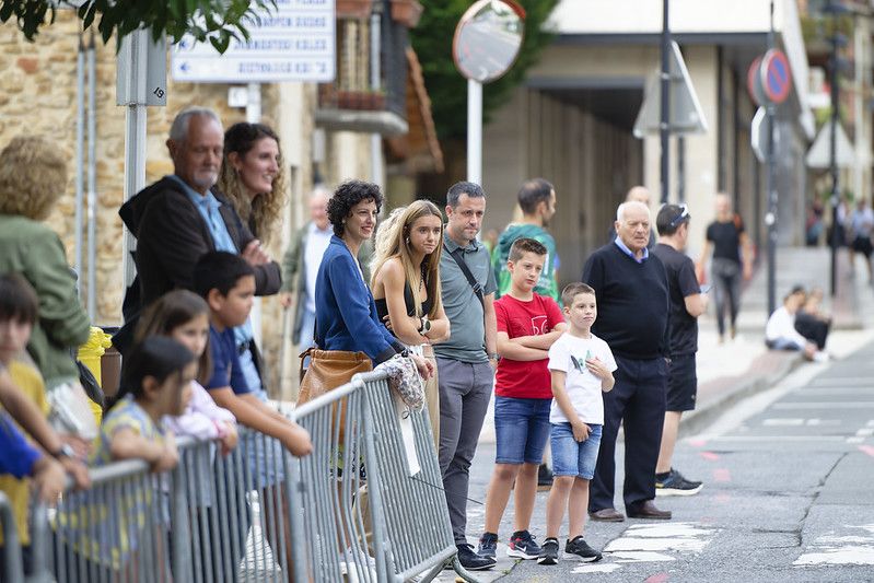 Castellers, gigantes y carrera popular en las Agorreko Santikutzak de Legazpi