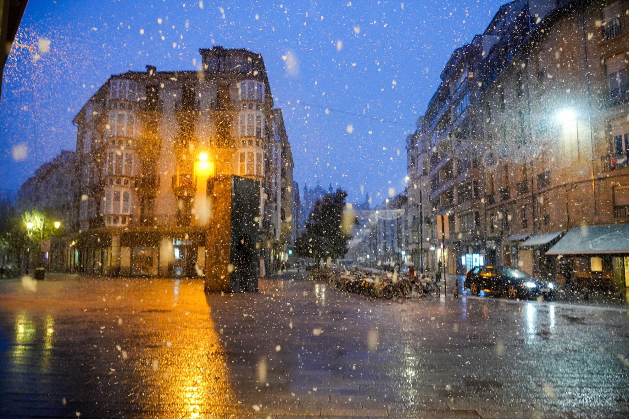 La primera nevada del otoño no cuaja en Vitoria
